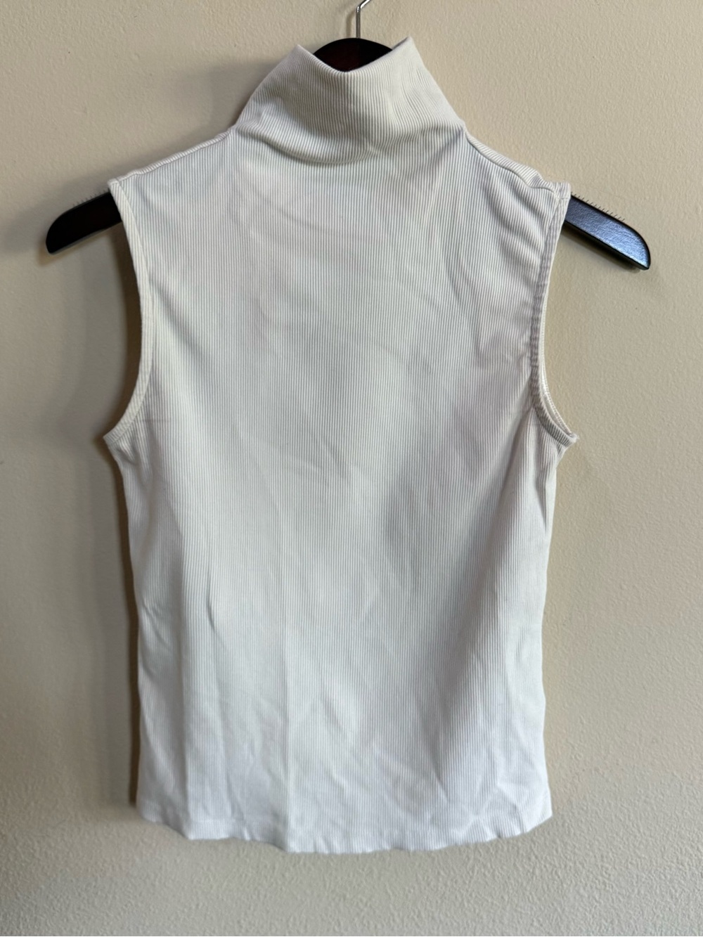 House of Harlow 1960 White Sleeveless Turtleneck Tank